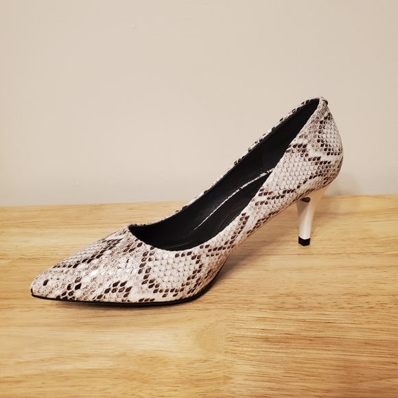 Unilady Snake Print Pumps - Picture 6 of 8
